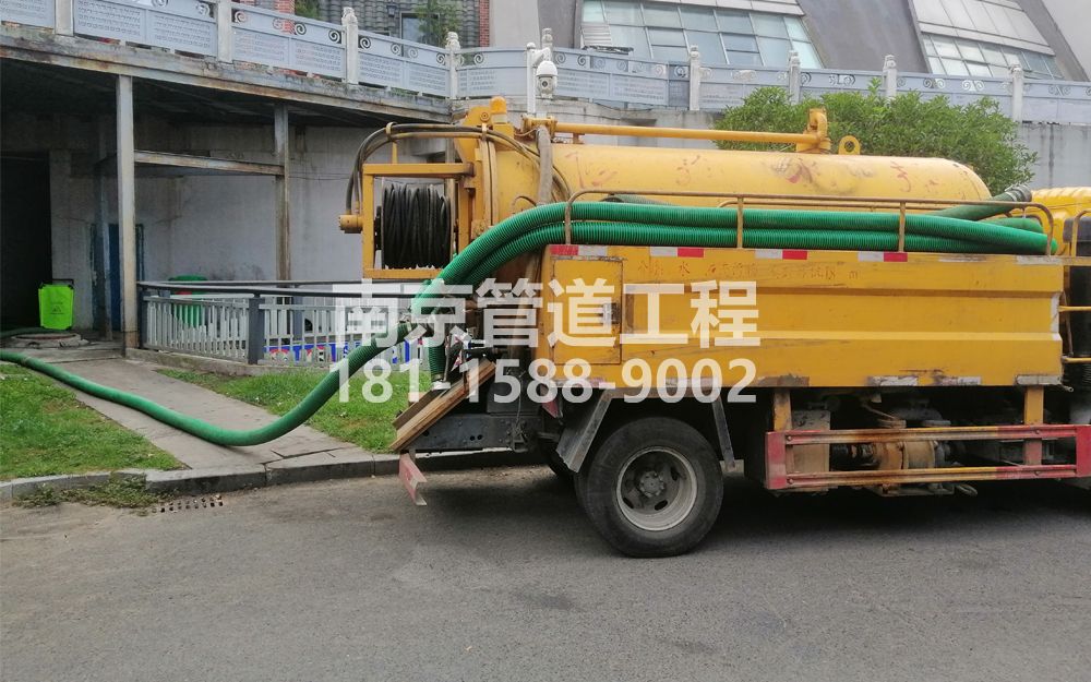 277古林商场隔油池吸污